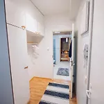 Apartment Taika For 1-5, Central, Sauna, Balcony, Free Parking