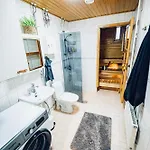 Taika With Finnish Sauna, Glazed Balcony & Free Parking -your Base To Explore The Arctic And Santa's Magical Hometown Apartmán
