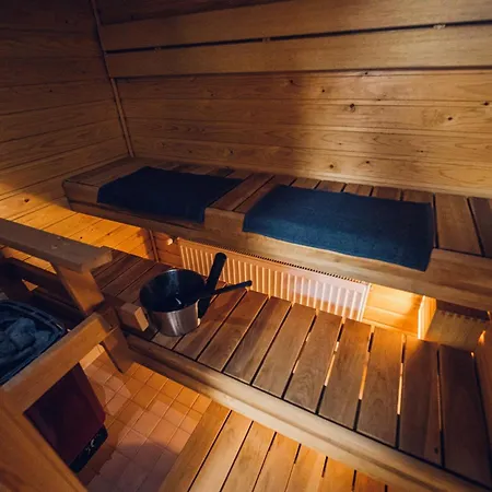 Taika With Finnish Sauna, Glazed Balcony & Free Parking -your Base To Explore The Arctic And Santa's Magical Hometown דירה רובניימי
