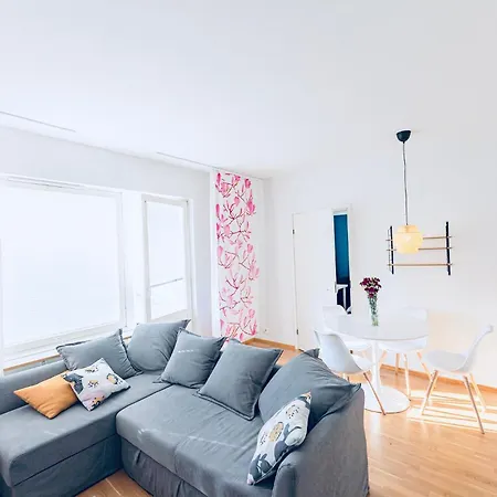 Taika With Finnish Sauna, Glazed Balcony & Free Parking -your Base To Explore The Arctic And Santa's Magical Hometown דירה רובניימי
