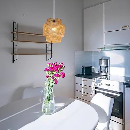 Taika With Finnish Sauna, Glazed Balcony & Free Parking -your Base To Explore The Arctic And Santa's Magical Hometown דירה רובניימי